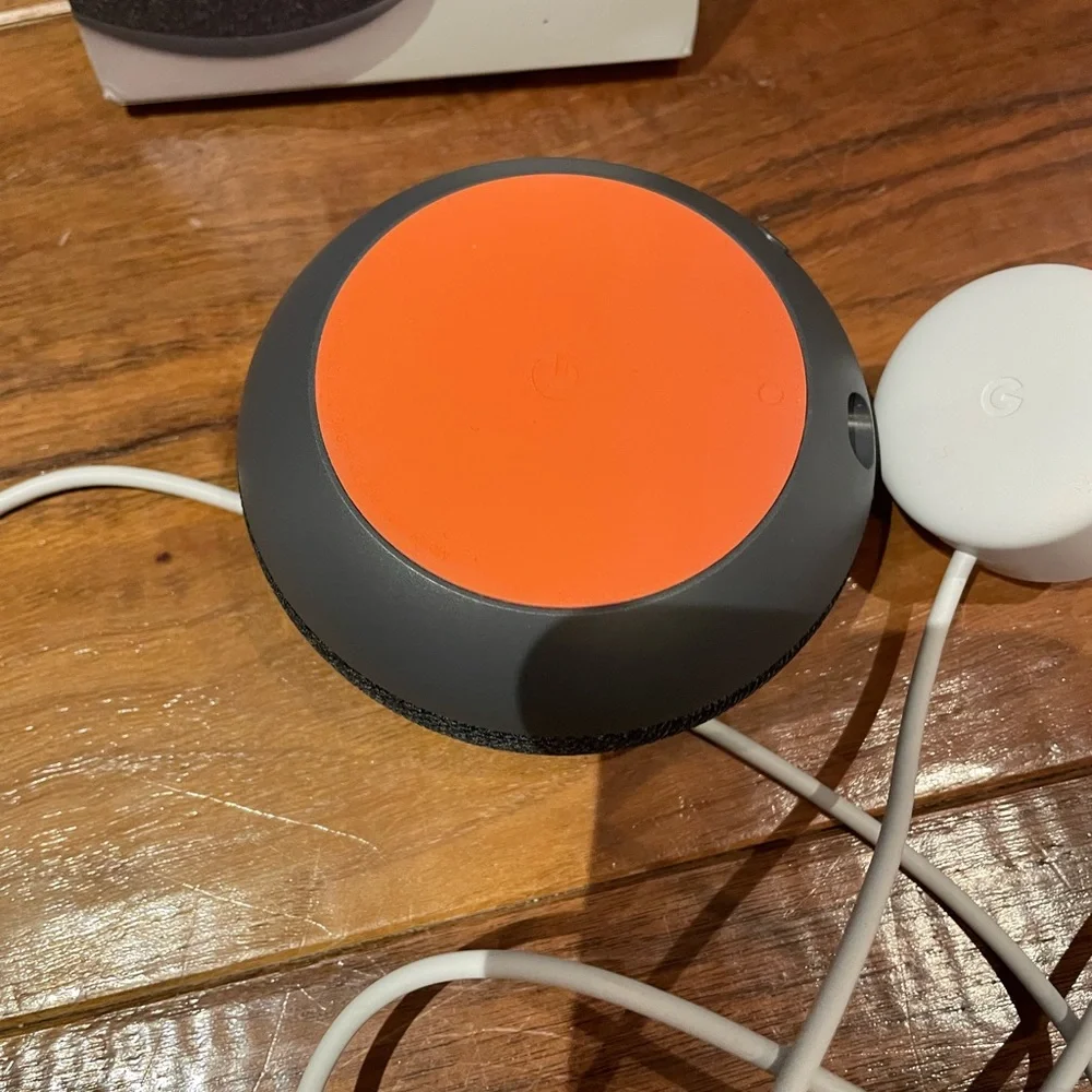Google Home Mini - Picture 3 of 4